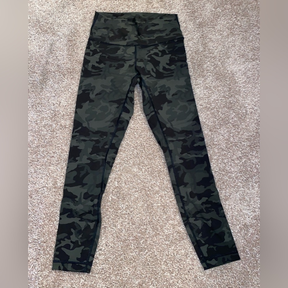 Lululemon 7/8 Camo Leggings Size 6